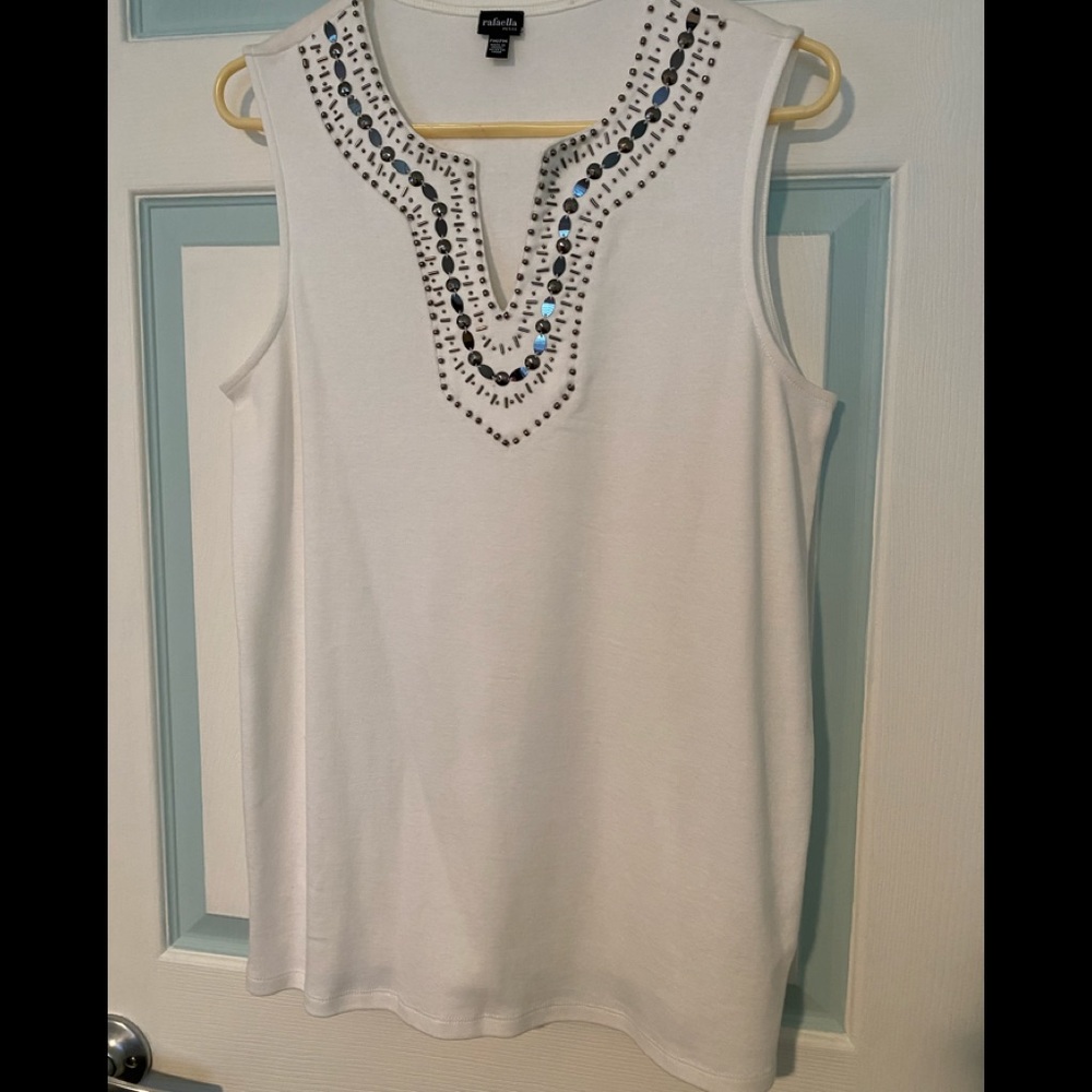 💥💥 White v neck top PM